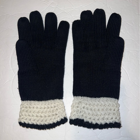 Vintage Crochet Gloves - Picture 3 of 5